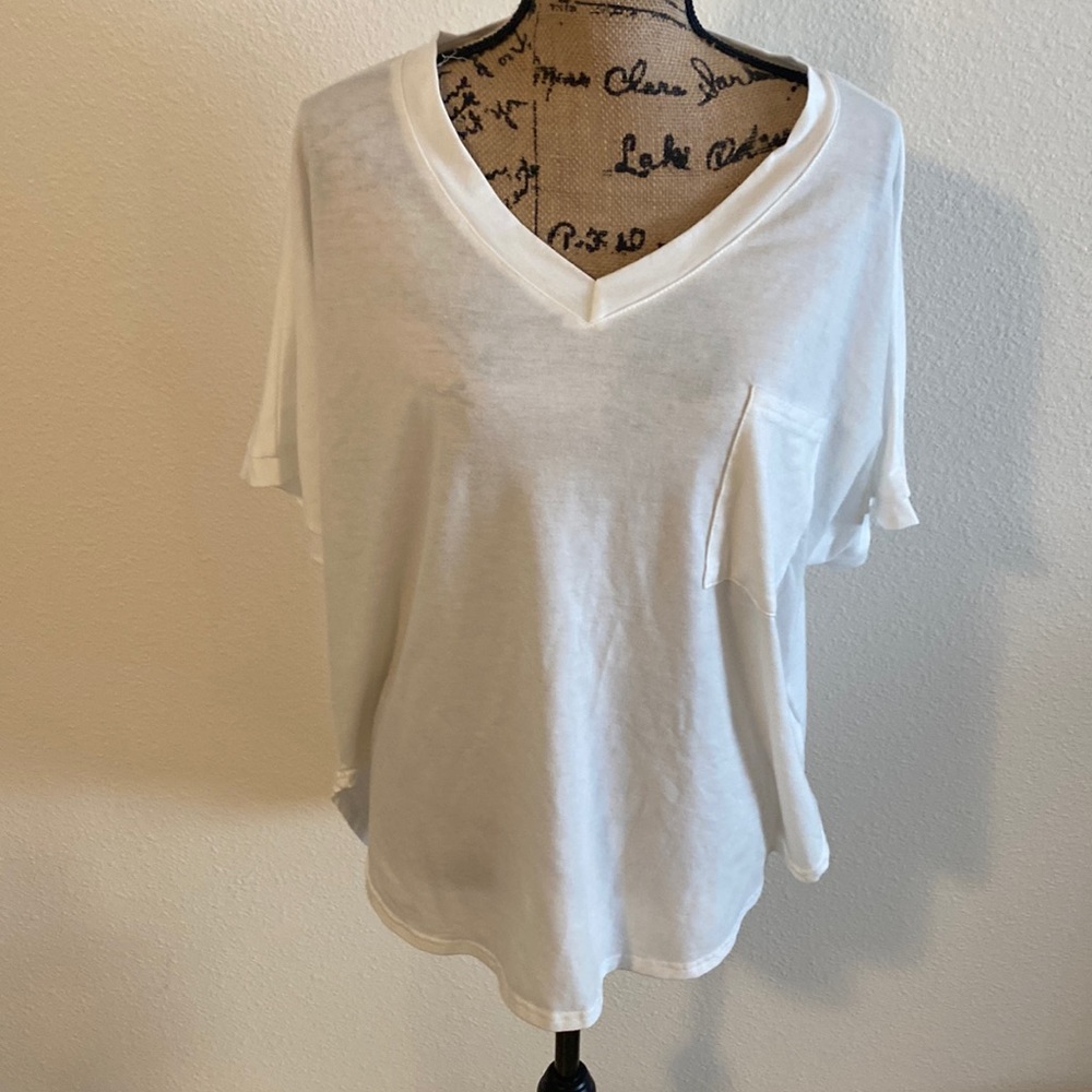 Vneck white tshirt with pocket